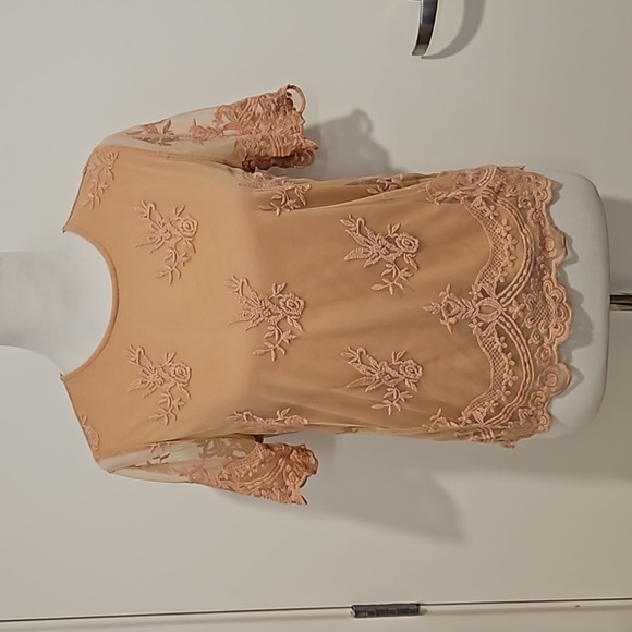 Forever 21 Collection  floral embroidered beige blush overlay lined Medium EUC - Picture 7 of 8